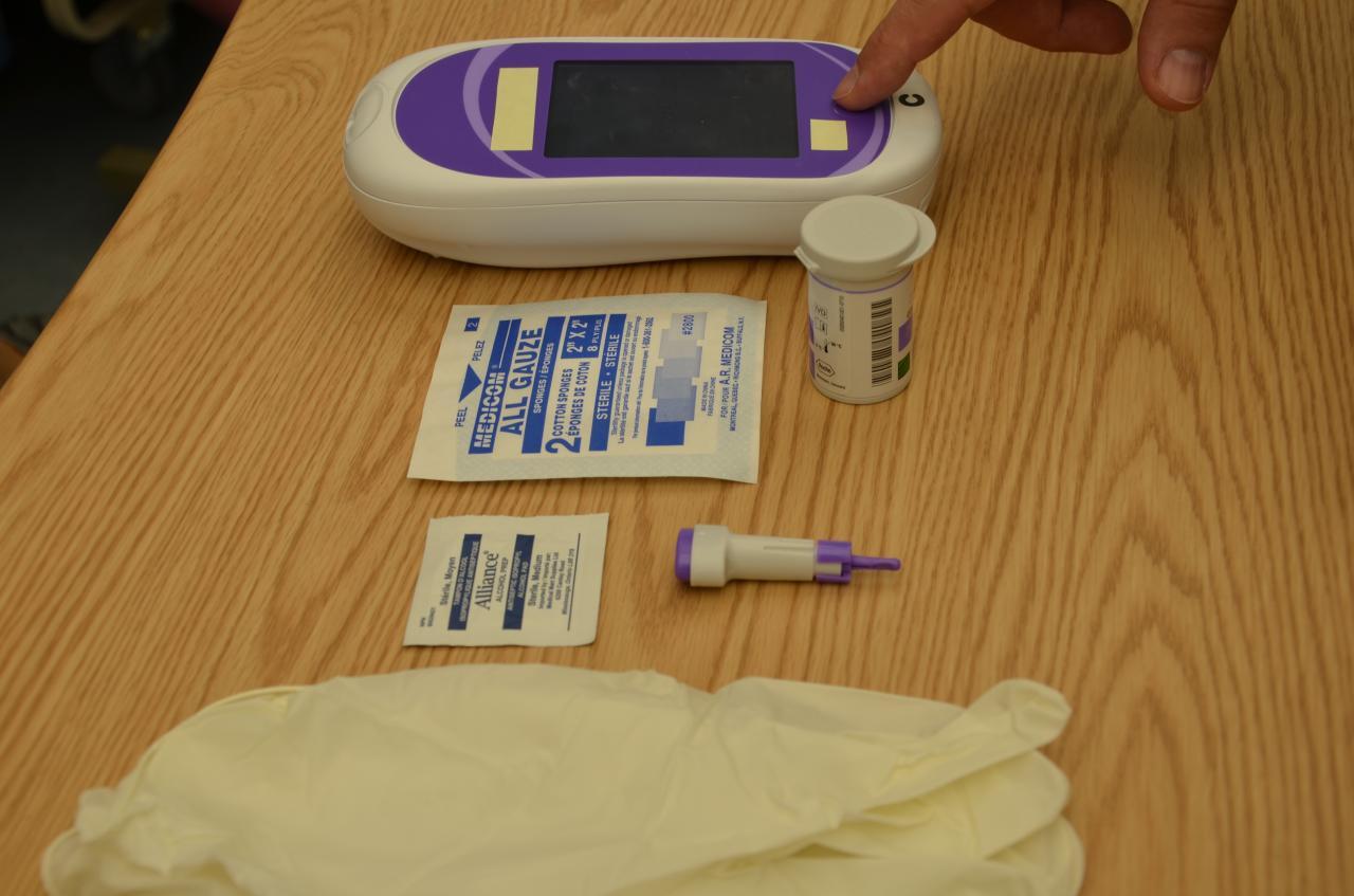 Focused man unpacking carton box in room · Free Stock Photo Focused man unpacking carton box in room · Free Stock Photo