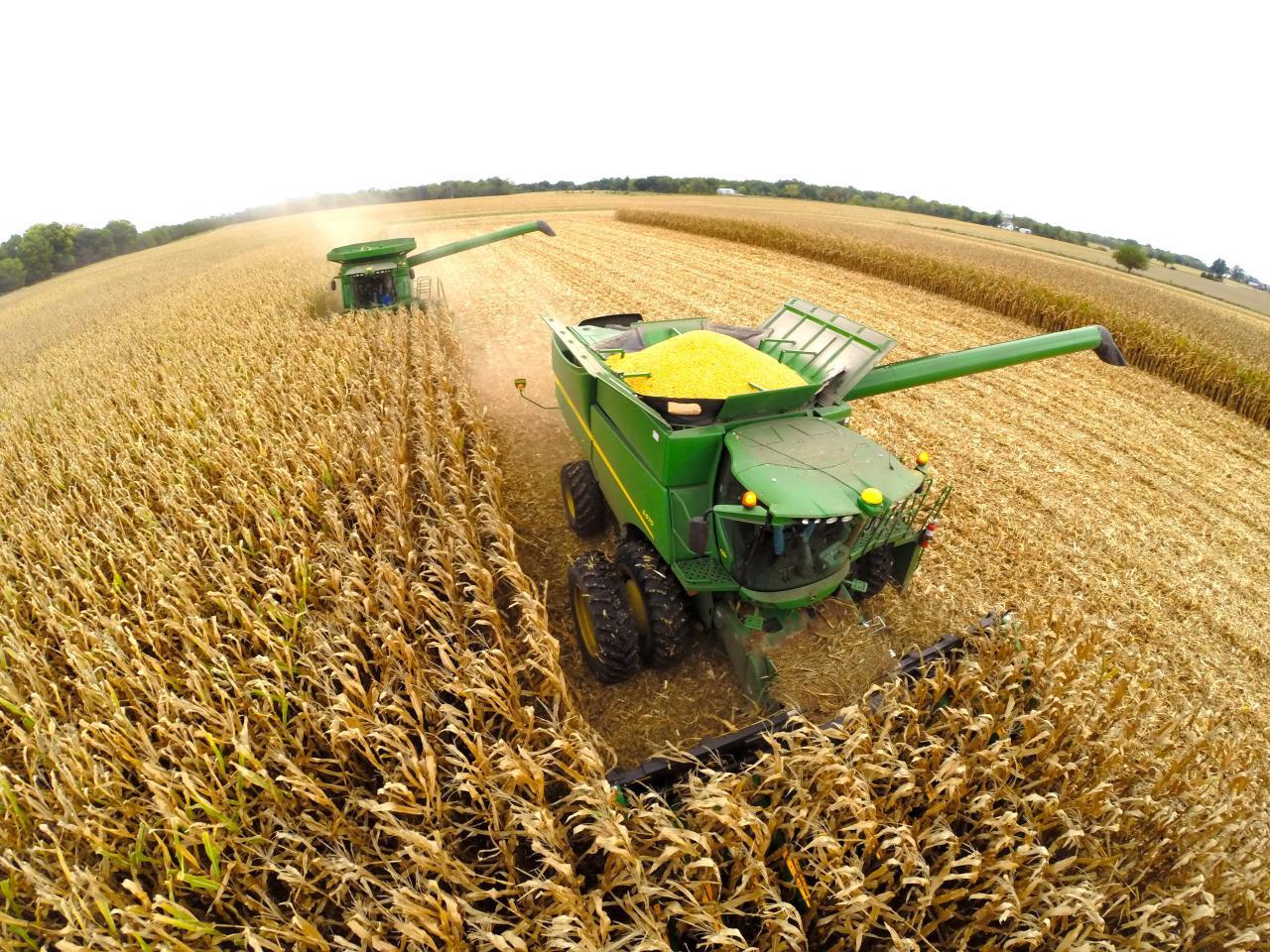 How Many Acres Of Corn Can A Combine Harvest Per Hour How Many Acres Of Corn Can A Combine Harvest Per Hour
